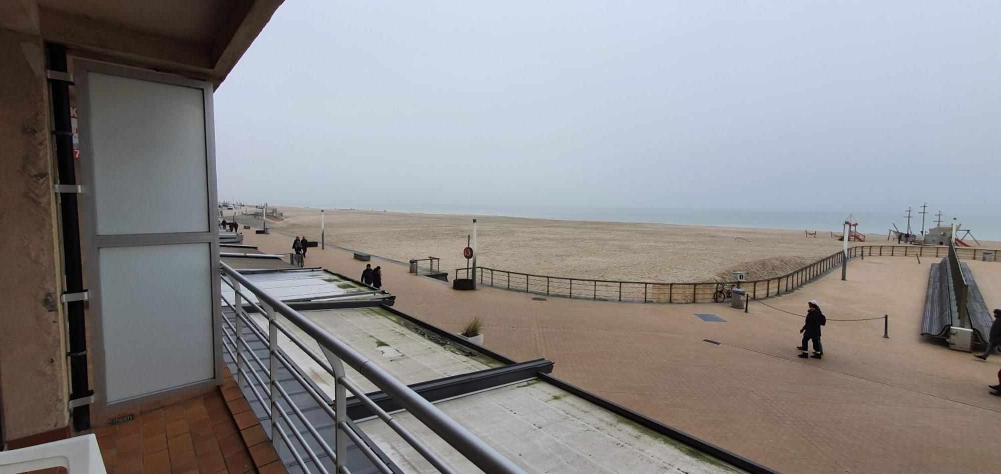 Modern With Sleeping Area Offering Stunning Frontal Sea View T38 * Ostende
